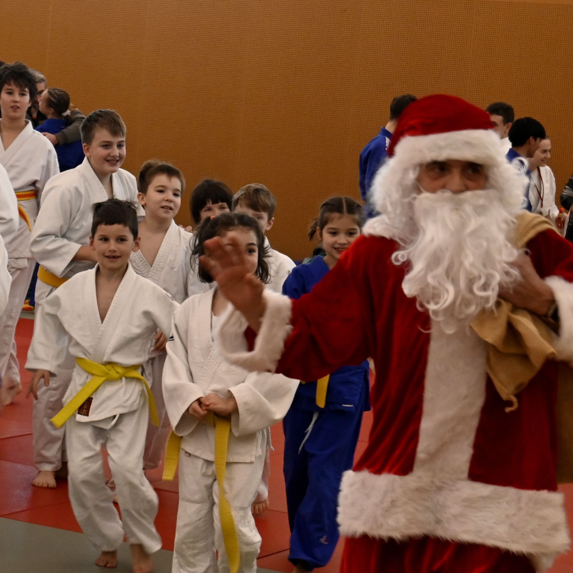 Der Judoclub Arashi Dresden e.V. wünscht ein frohes Weihnachtsfest und einen guten Rutsch ins Neue Jahr!